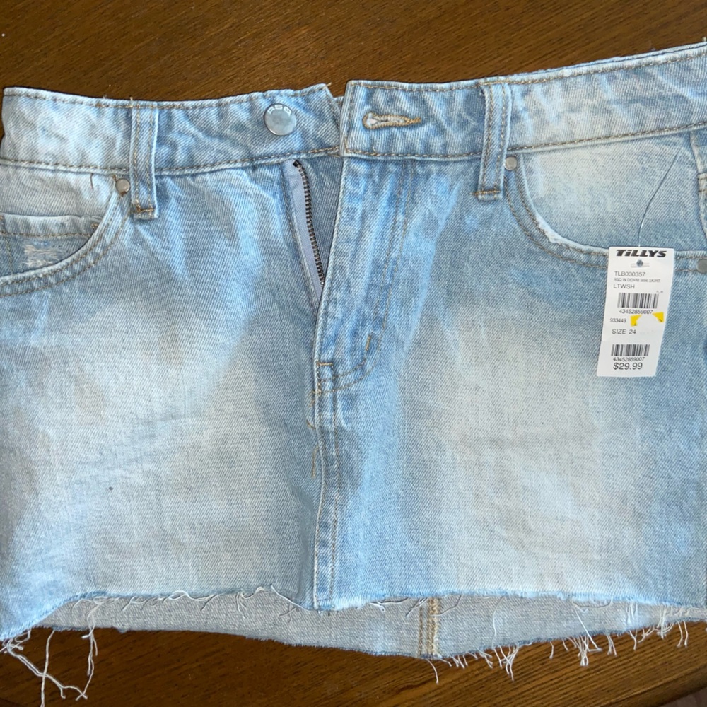 Tilly’s denim mini skirt sz 24